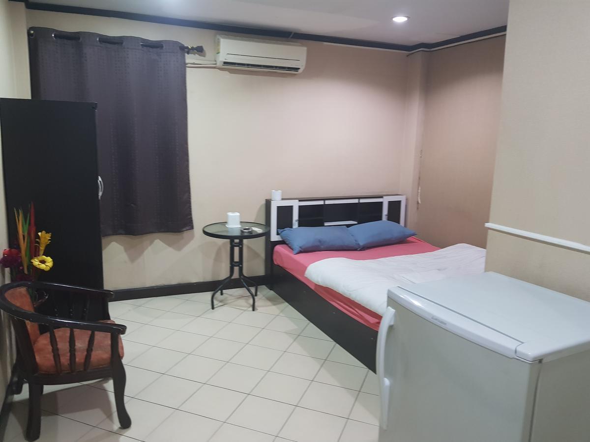 Royal Inn Kitchen And Bar Pattaya Exteriör bild